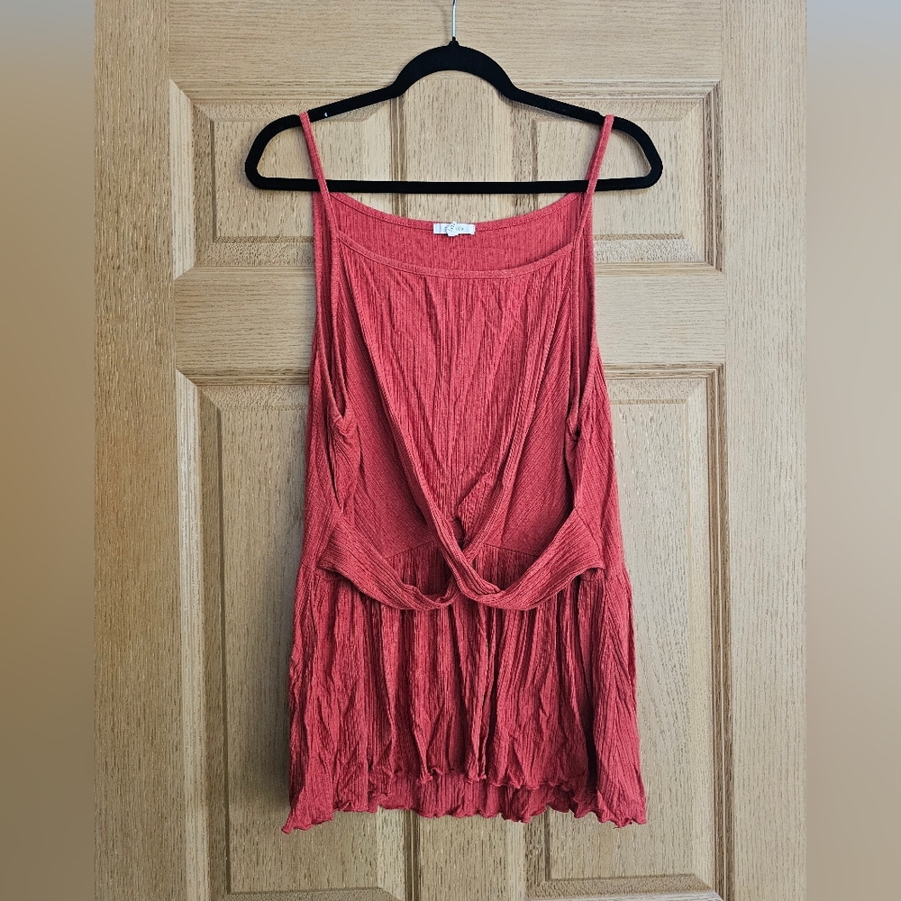 Flowy tank